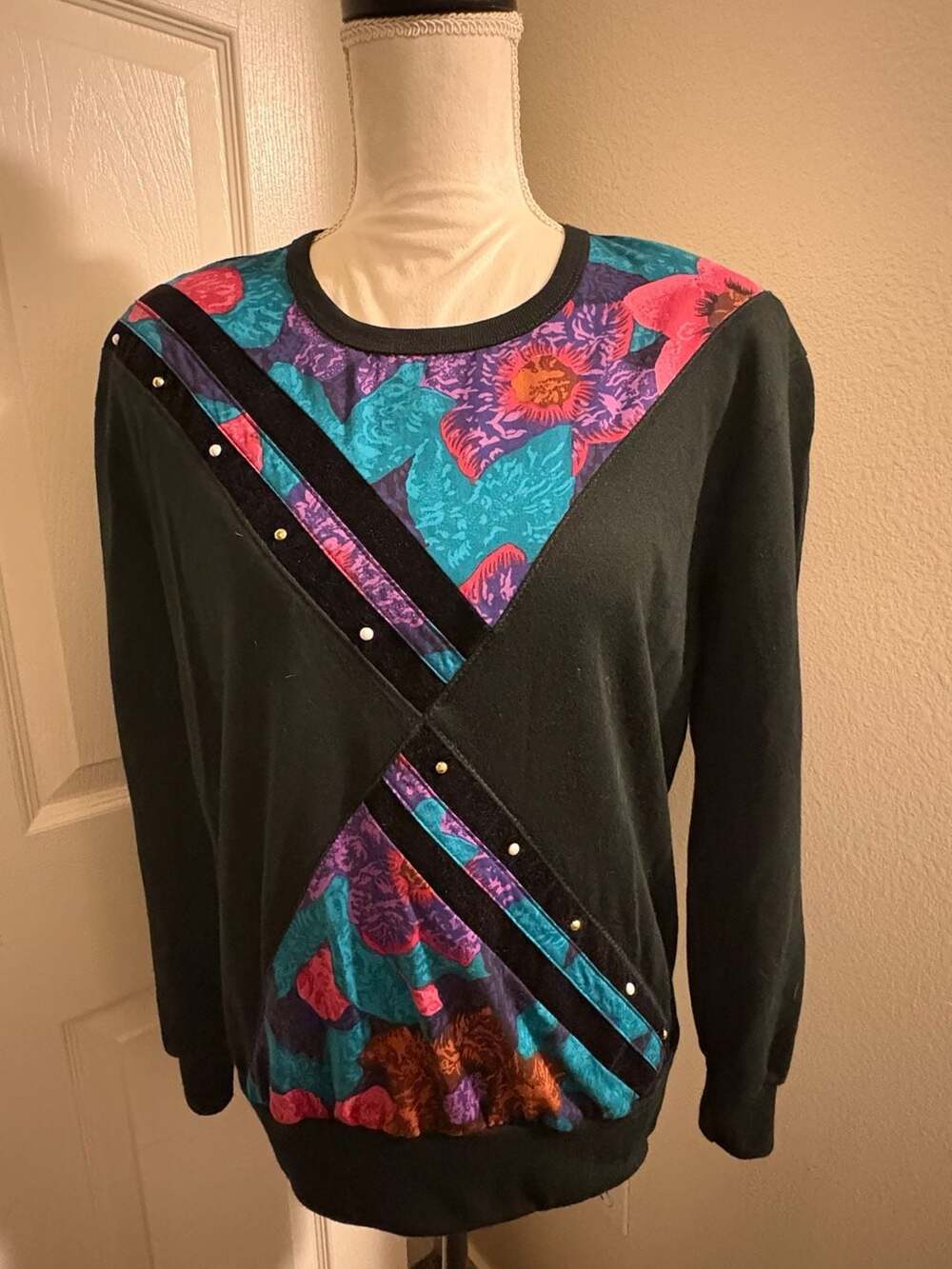 Wearable Art 80’s VTG Fire Islander Color-block Floral Print Studded Pullover